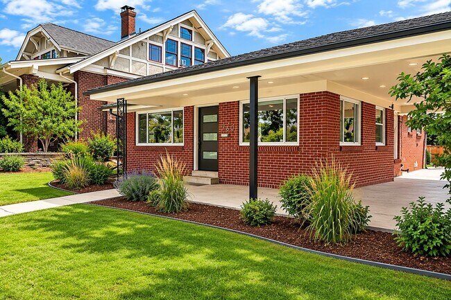 Foto del edificio - 3 Bed 1 Bath Fully Remodeled Denver Gem