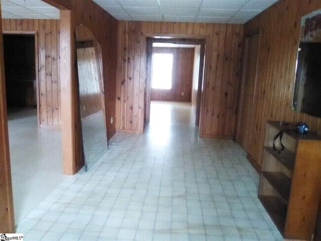 Foto del edificio - 1244 E Butler Rd