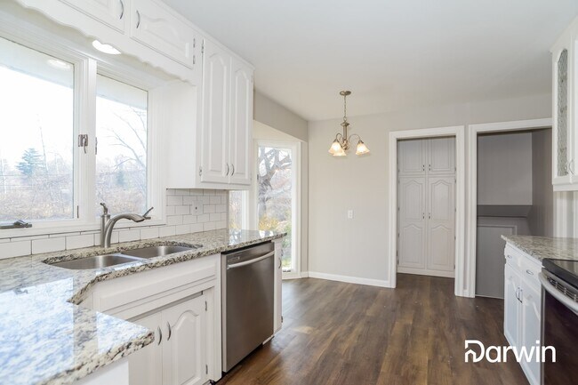 Foto del edificio - 6005 Laurel Avenue, Raytown, MO 64133
