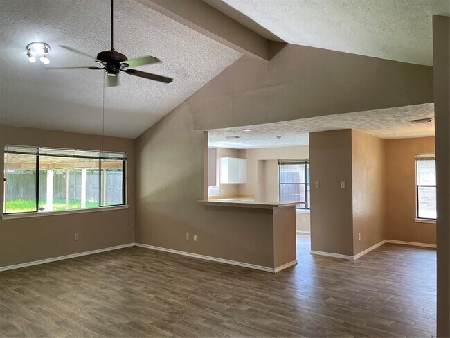 Building Photo - 21311 Meadowhill Dr