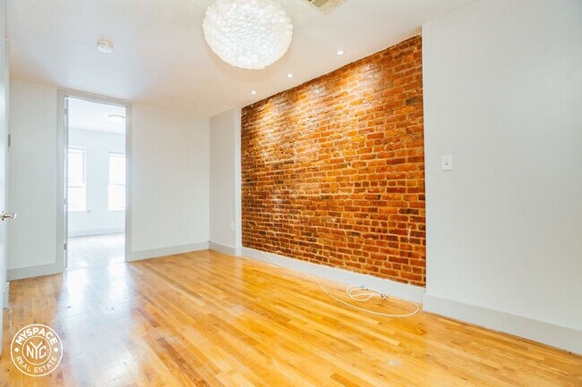 Building Photo - 205 Taaffe Pl