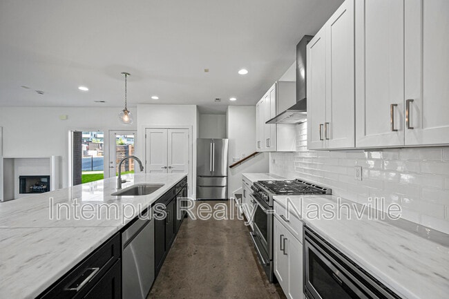 Building Photo - 962 9th Ave S