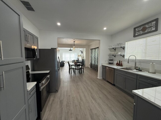 Building Photo - 727 Indiana St