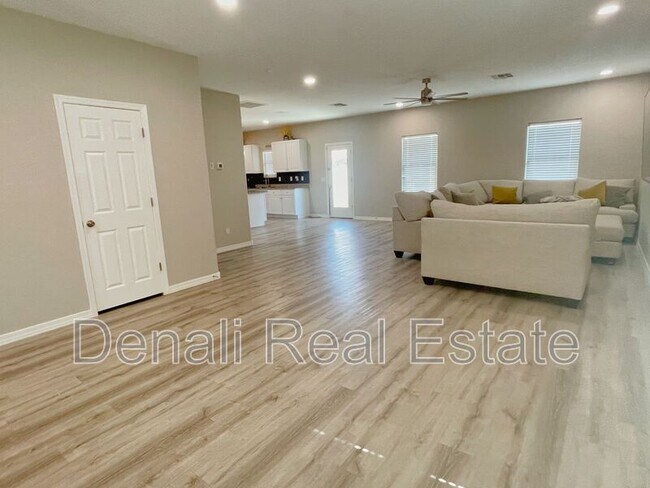 Building Photo - 45401 W Sandhill Rd