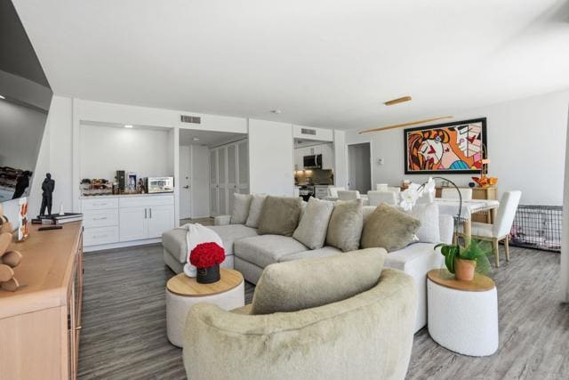 Building Photo - 1730 Avenida Del Mundo