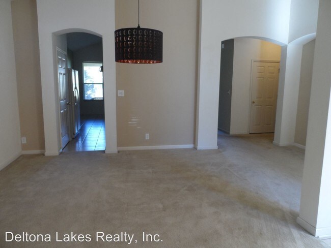 Building Photo - 815 Victoria Hills Dr S