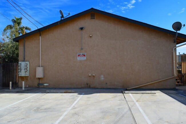 Foto del edificio - Downstairs North Park Apartment with Parking & Onsite Laundry!