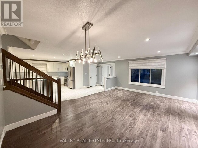 Building Photo - 17 Beechbank Crescent