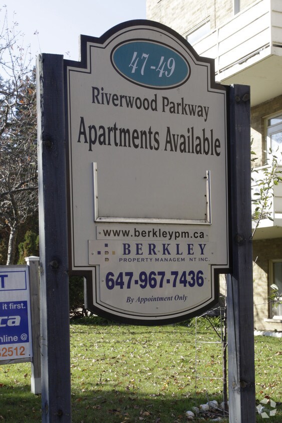 Photo du bâtiment - 47 Riverwood Pky