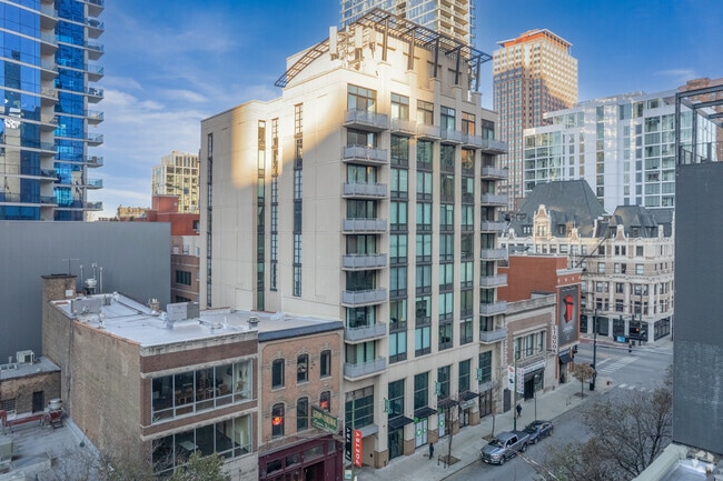 Building Photo - Royalle Condominium