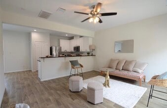 Building Photo - 2201 Naomi St