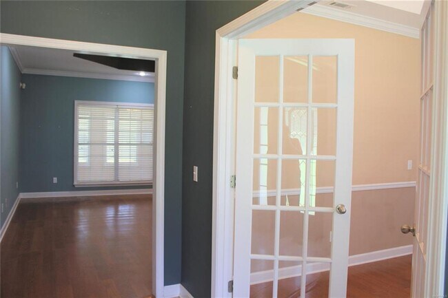 Building Photo - Available September!