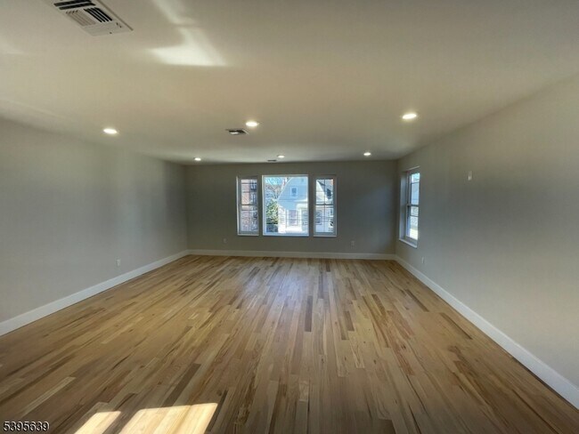 Foto del edificio - 119-121 Lewis St