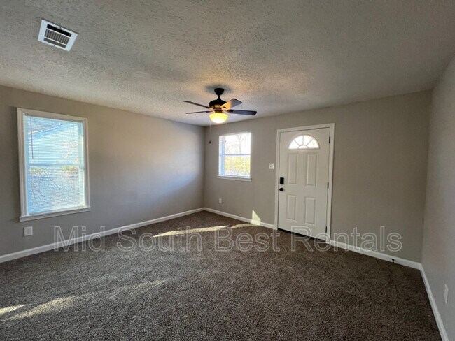 Building Photo - 701 Harahan Rd