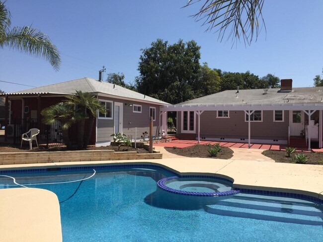 Building Photo - 2252 Catalina Ave