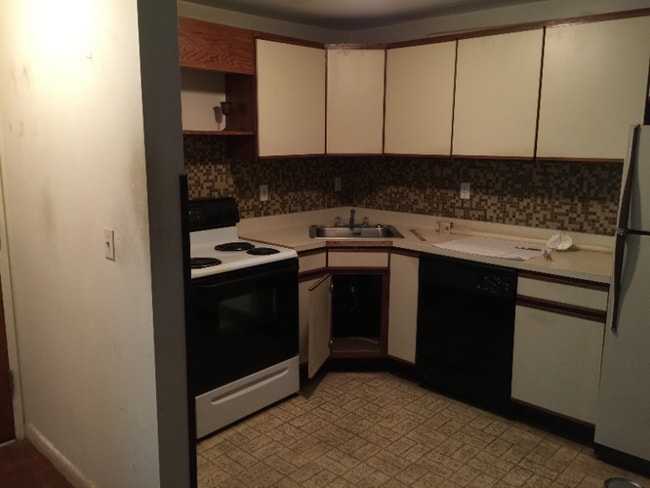 Foto del edificio - 102 Oakwood Ave