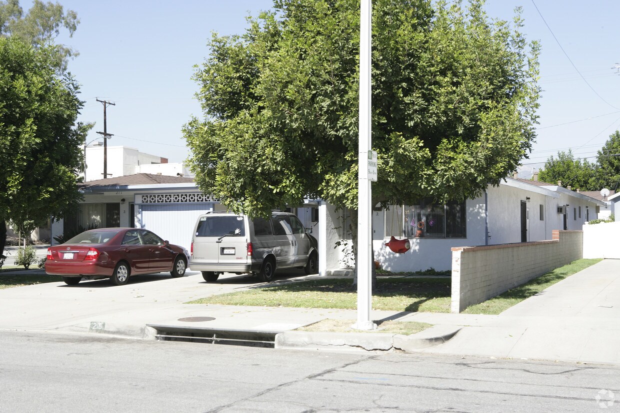 211 E Center St, Covina, CA 91723 Apartments in Covina, CA