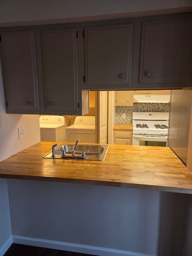 Foto del edificio - 524 Mercer Rd