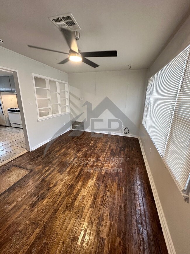 Photo - 216 W 4th St House