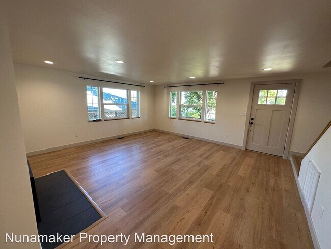 Foto del edificio - 4 br, 2 bath House - 700 W 15th St.