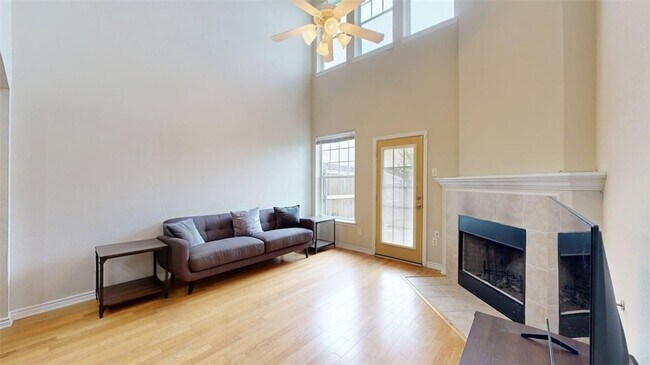 Foto del edificio - 4307 Spring Hill Drive