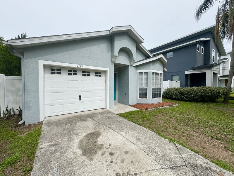 Foto principal - 2321 S Brown Ave