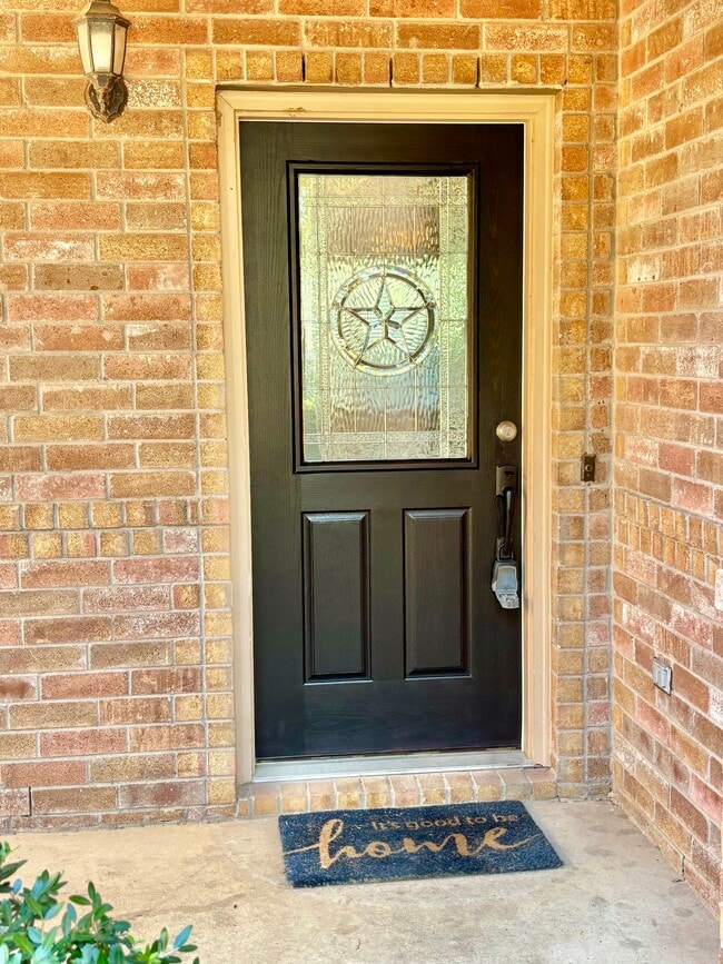 puerta principal - 9032 Yellow Cedar Trl
