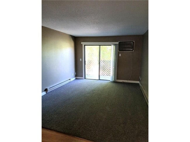 Building Photo - 901 Country Club Dr