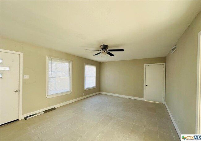 Building Photo - 1511 E Guadalupe St