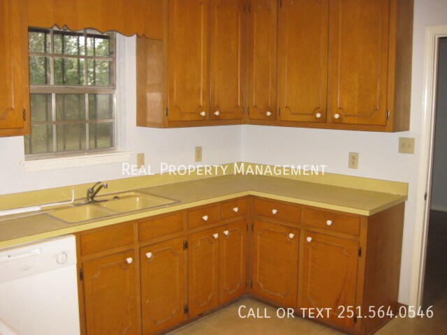 Foto del edificio - 1505 Deerwood Dr E