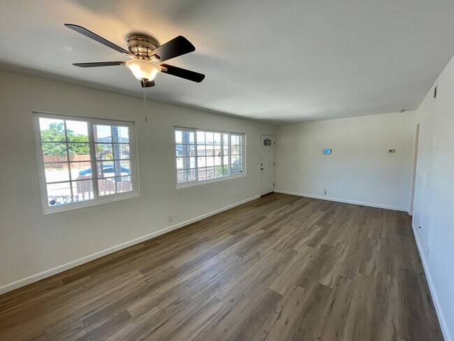 Foto del edificio - Newly Renovated 3B/1.5BA House in Escondido!