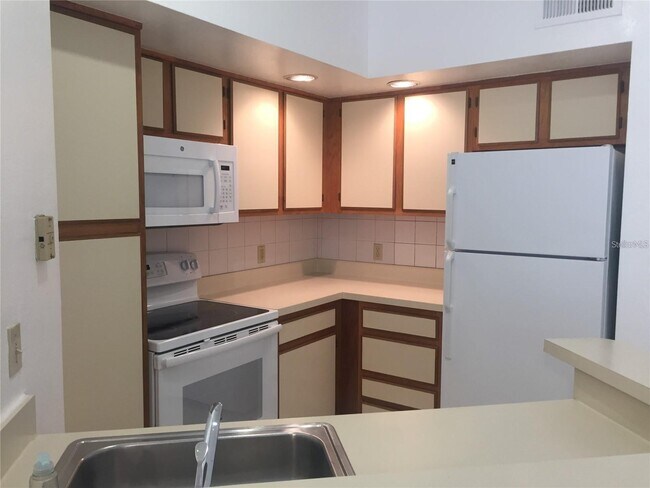 Foto del edificio - 4528 Commander Dr