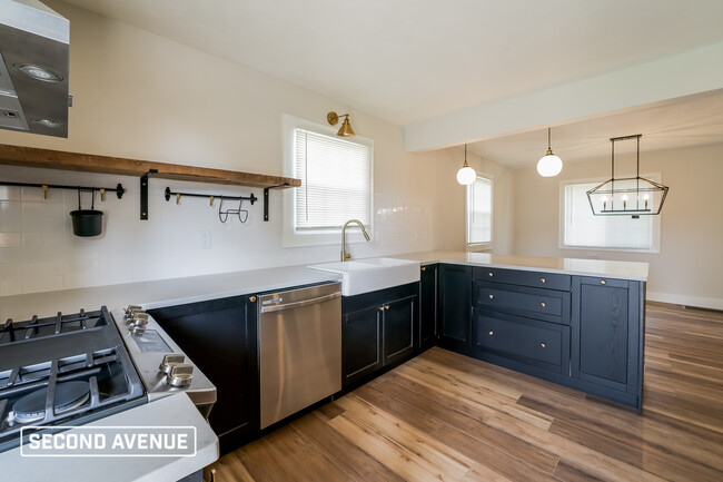 Building Photo - 210 Rosecrest Dr