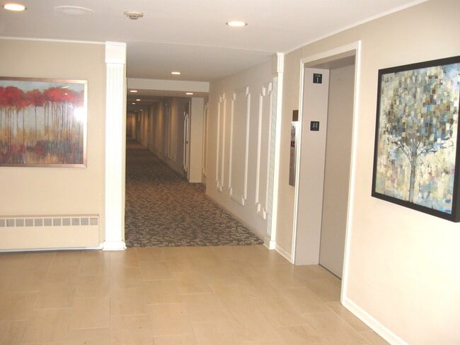 Building Photo - 2020 Chestnut Ave