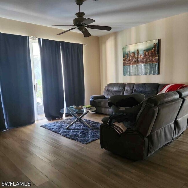 Foto del edificio - 11028 Lakeland Cir
