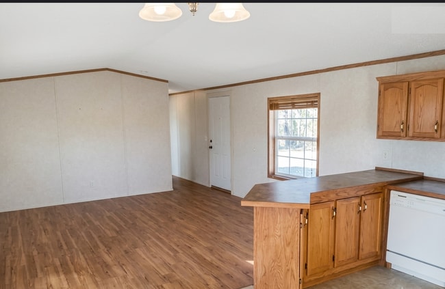 Building Photo - Spacious 3BR/2BA Home in the Heights with Oversized Trex Deck & Central A/C