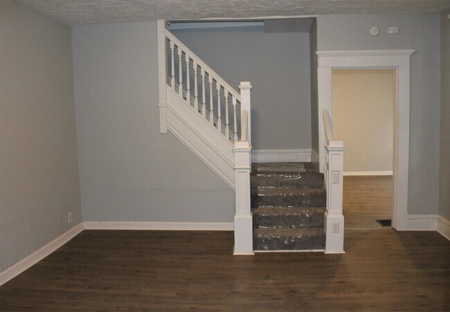 Foto del edificio - 631 Stanley Ave