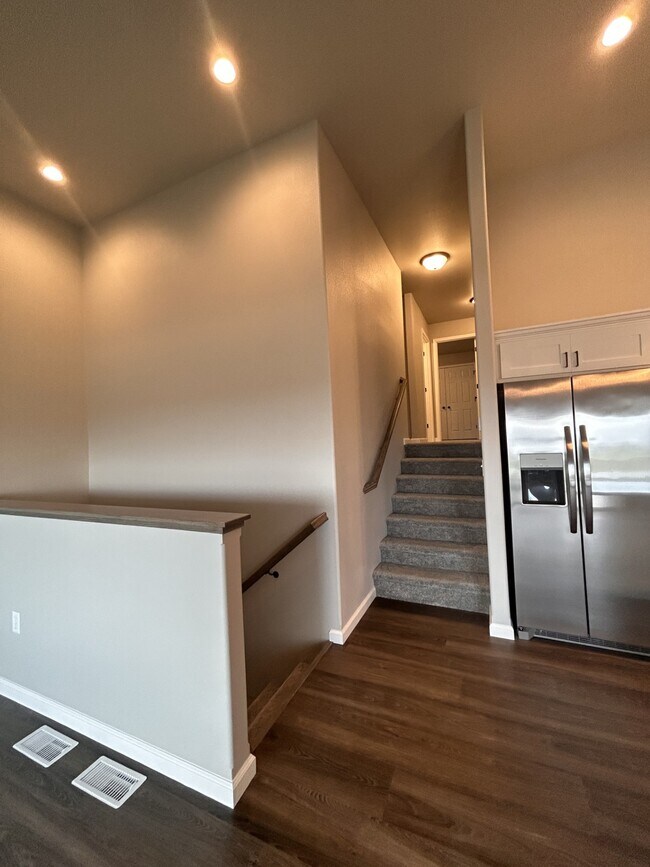 Building Photo - 748 United Dr