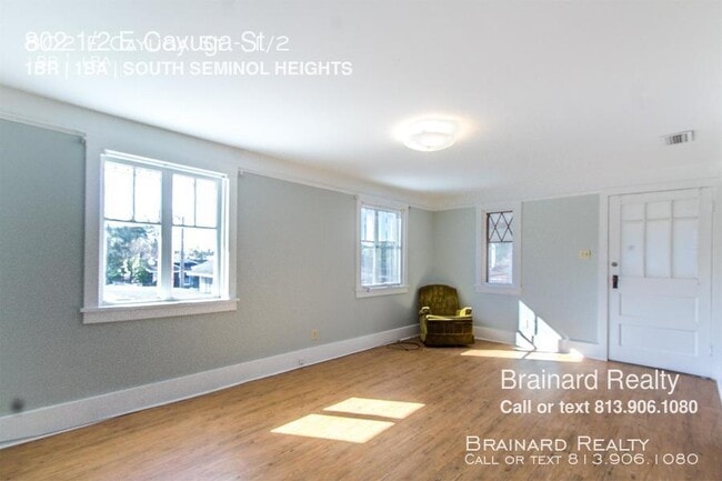 Building Photo - 802 E Cayuga St