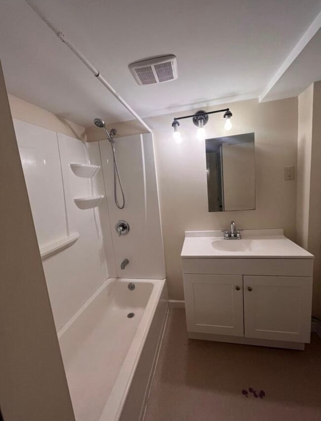 Building Photo - 125 Hickok St