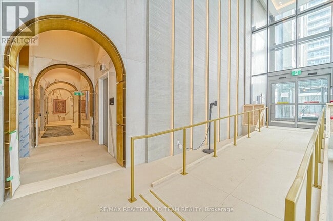 Building Photo - 1000-1000 Portage Pkwy
