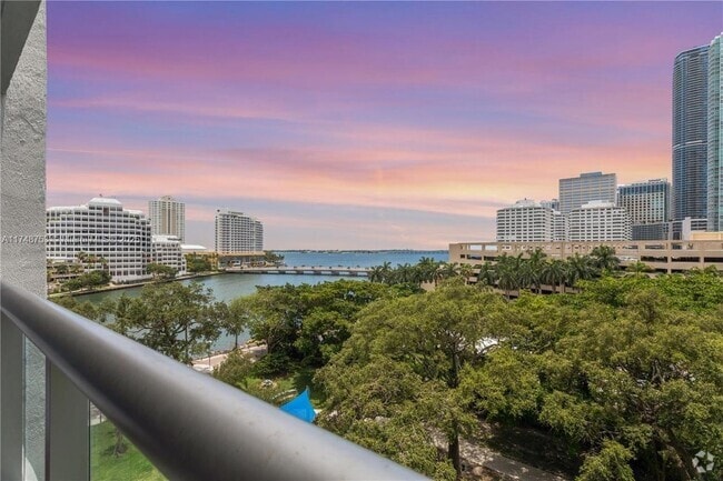 Building Photo - 495 Brickell Ave
