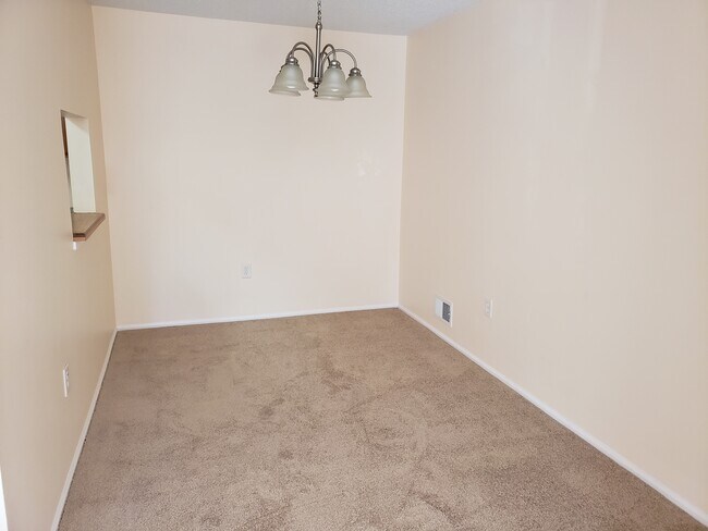 Foto del edificio - 8 Holly Ct