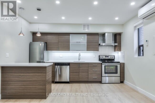 Building Photo - 240 Durie St