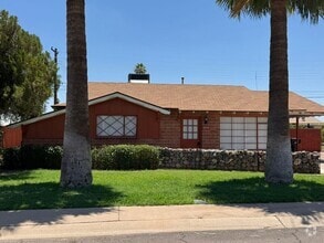 Building Photo - 8523 E Cambridge Ave