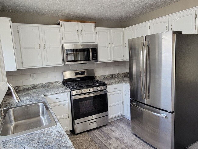 Foto del edificio - 3 br, 1 bath House - 6909 Lakeview Drive