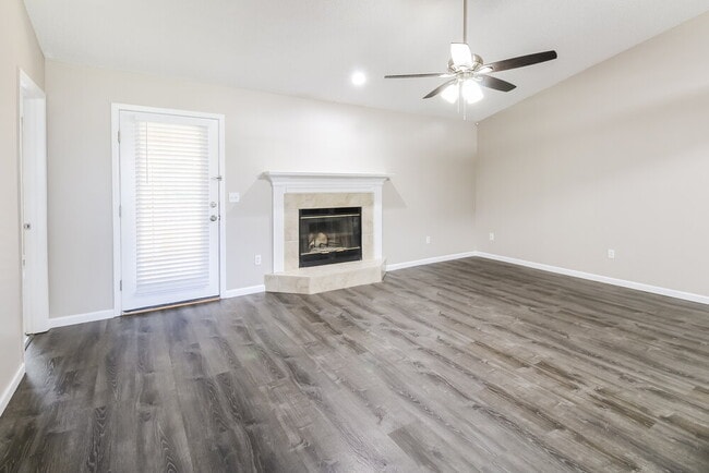 Foto del edificio - 493 Heron Nest Point