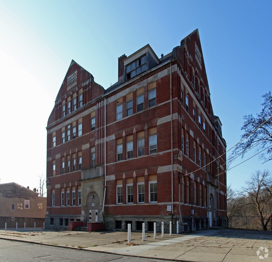 Building Photo - 675 Steiner Ave
