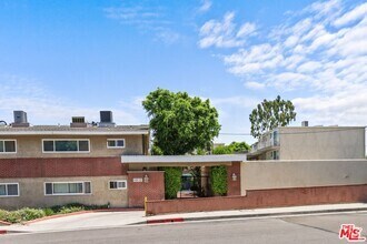 Building Photo - 4610 Densmore Ave