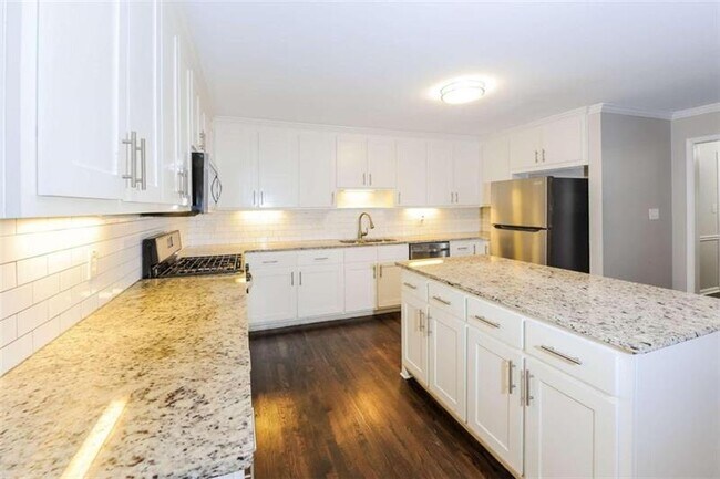 Building Photo - 7127 Riverside Dr
